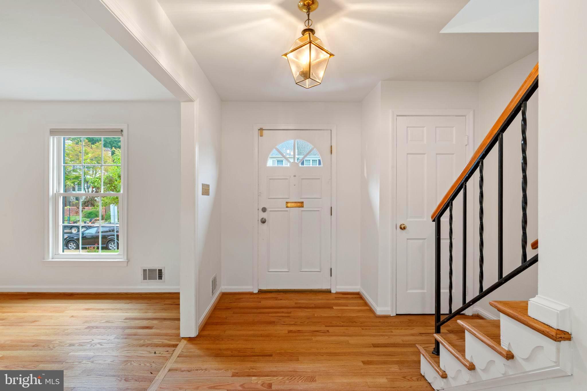 KINGS MANOR - Residential