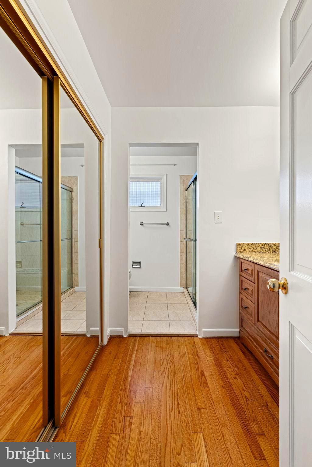 KINGS MANOR - Residential