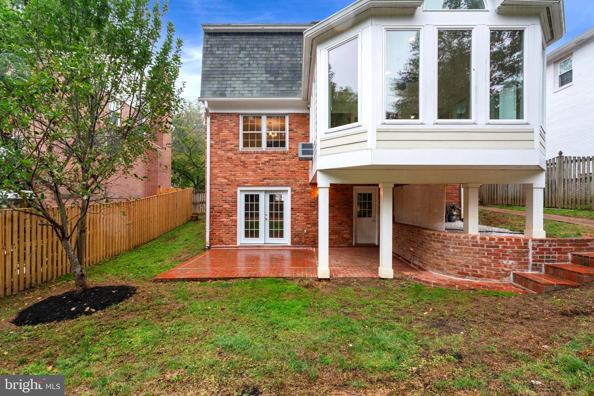 KINGS MANOR - Residential