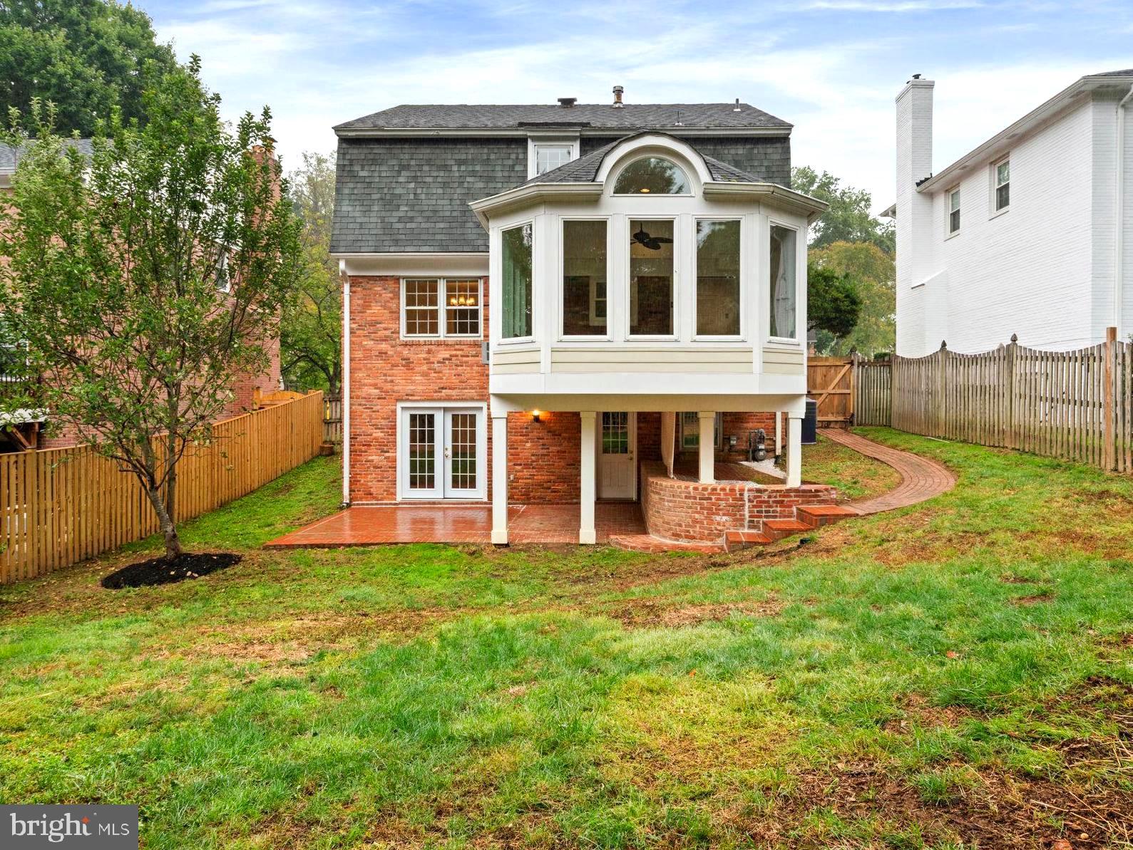 KINGS MANOR - Residential