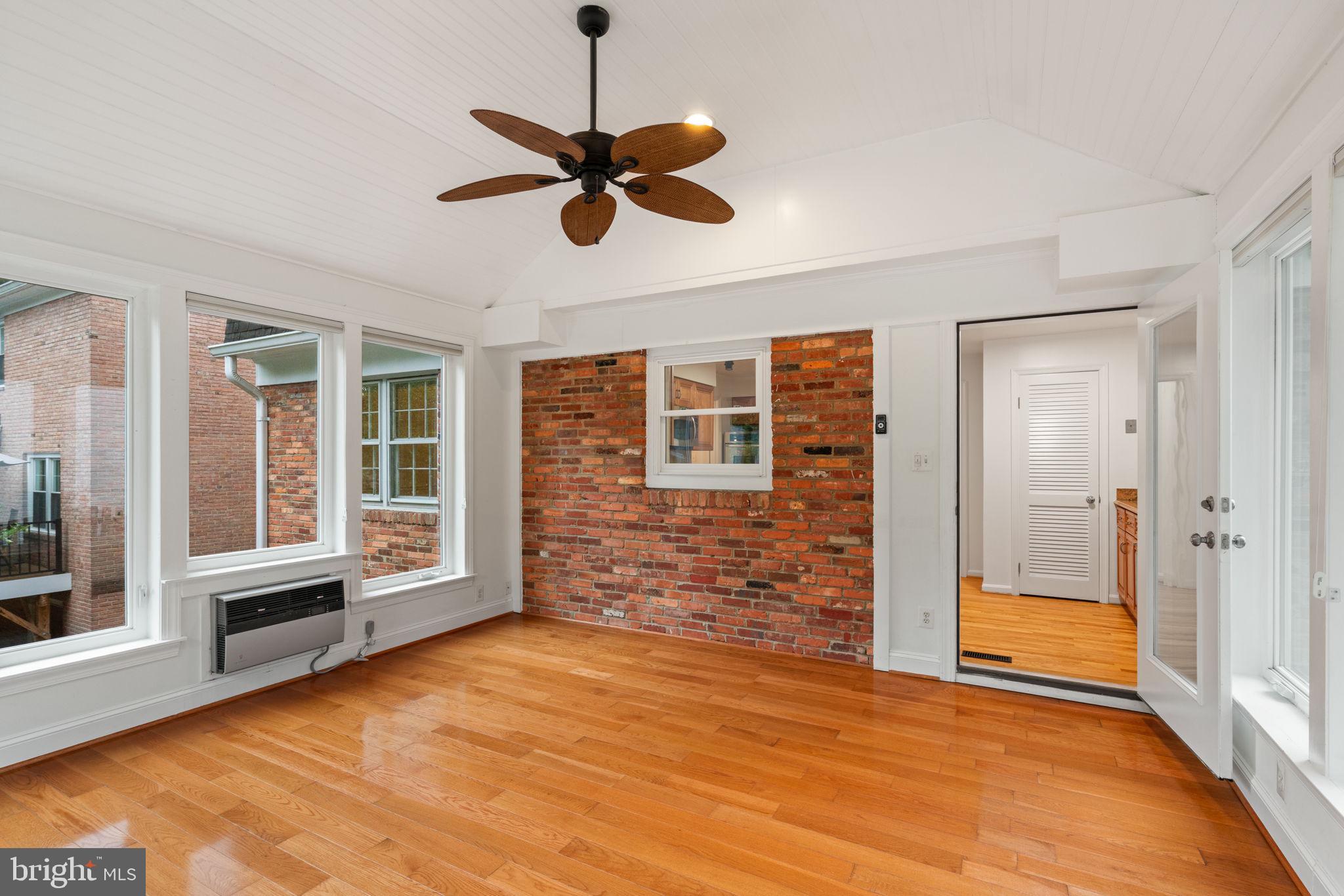 KINGS MANOR - Residential