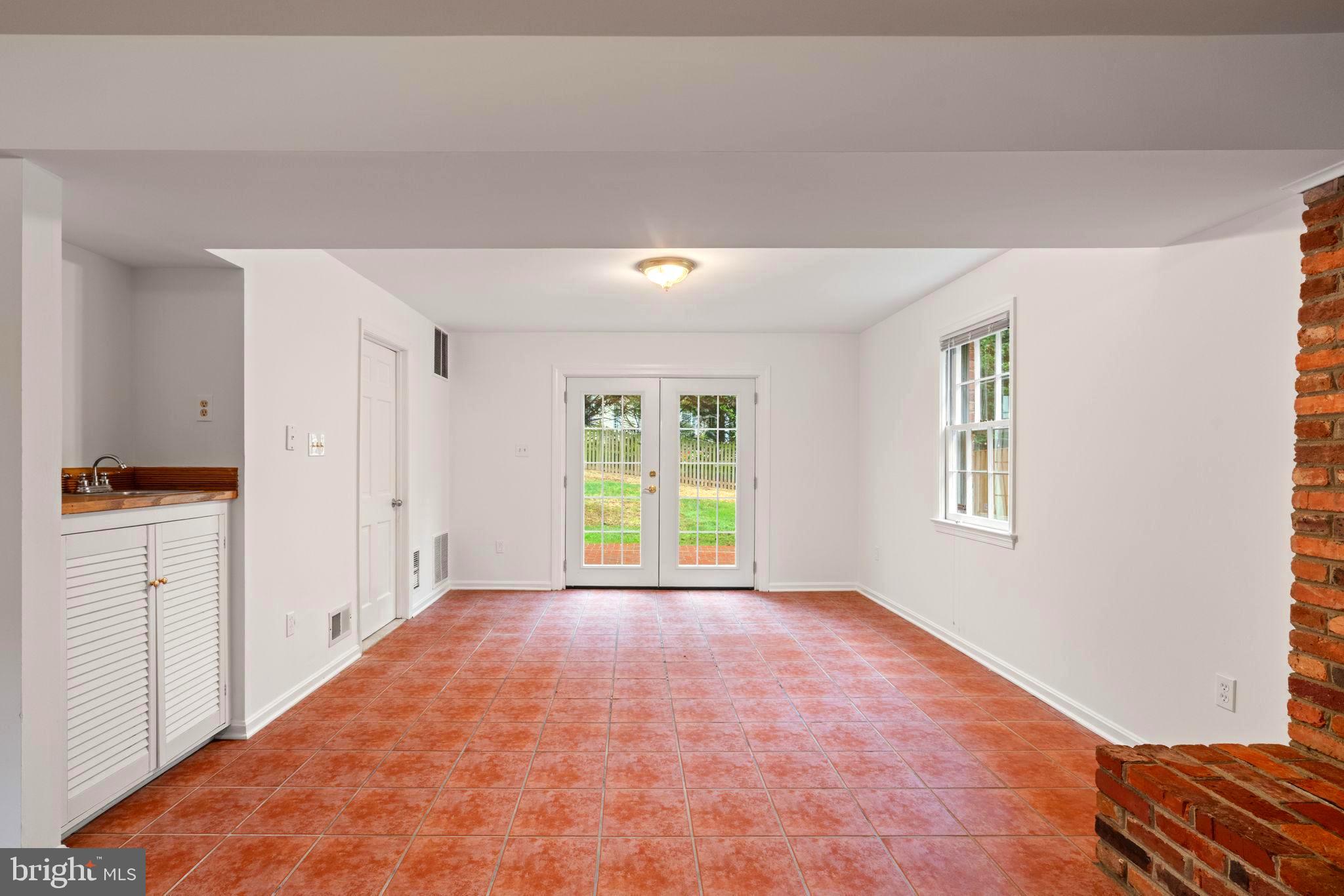 KINGS MANOR - Residential