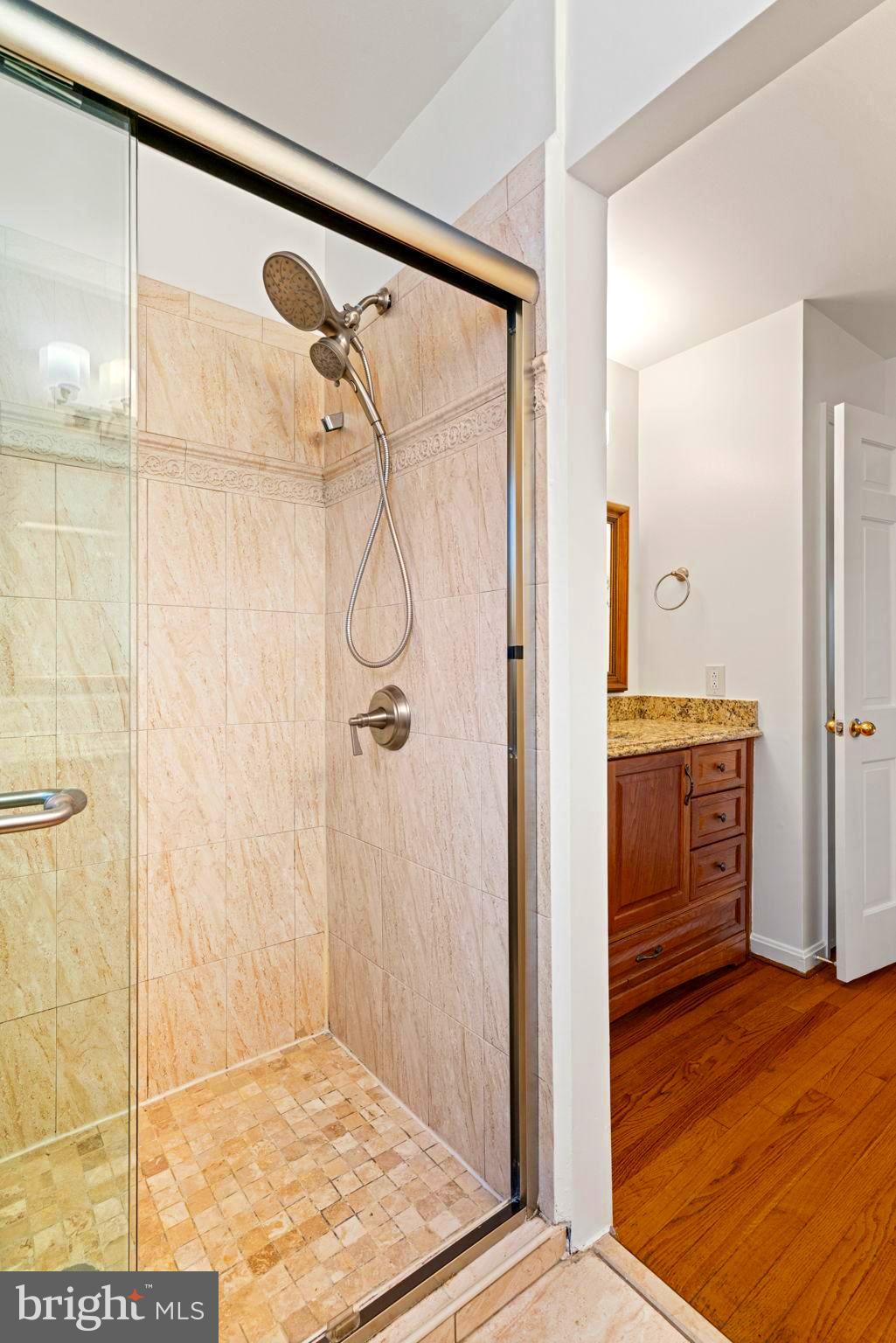 KINGS MANOR - Residential