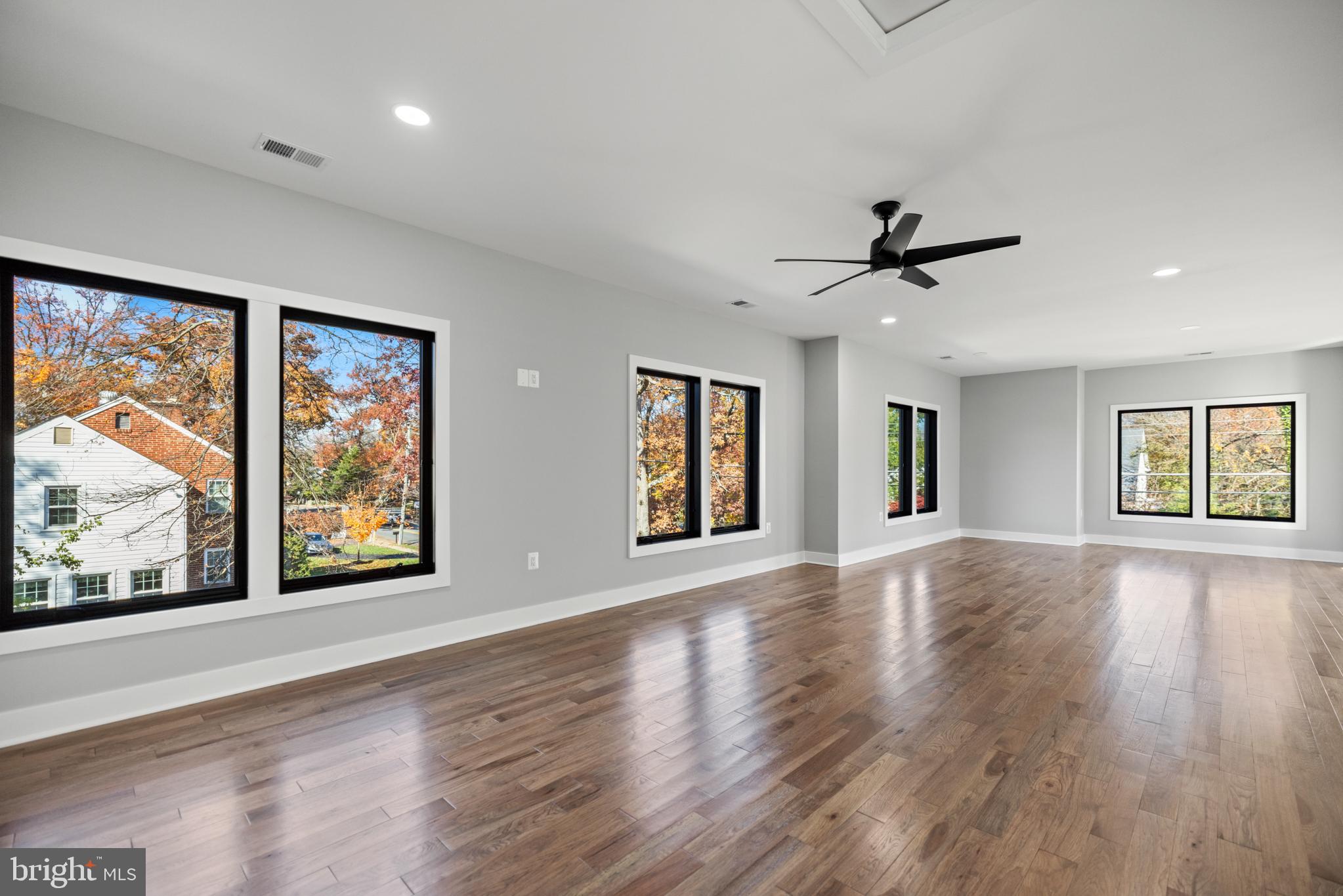 KINGCREST - Residential