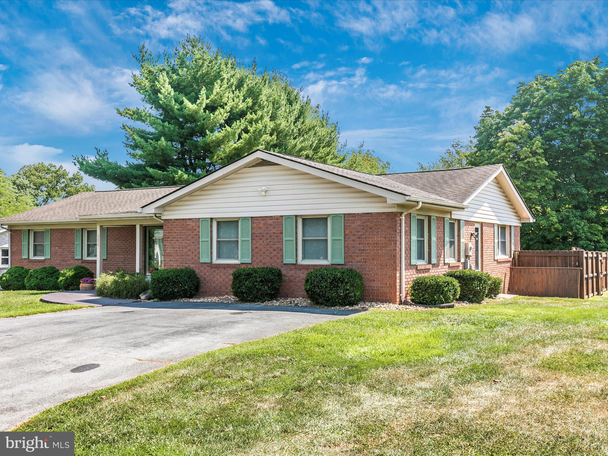 FOREST HILLS - Residential