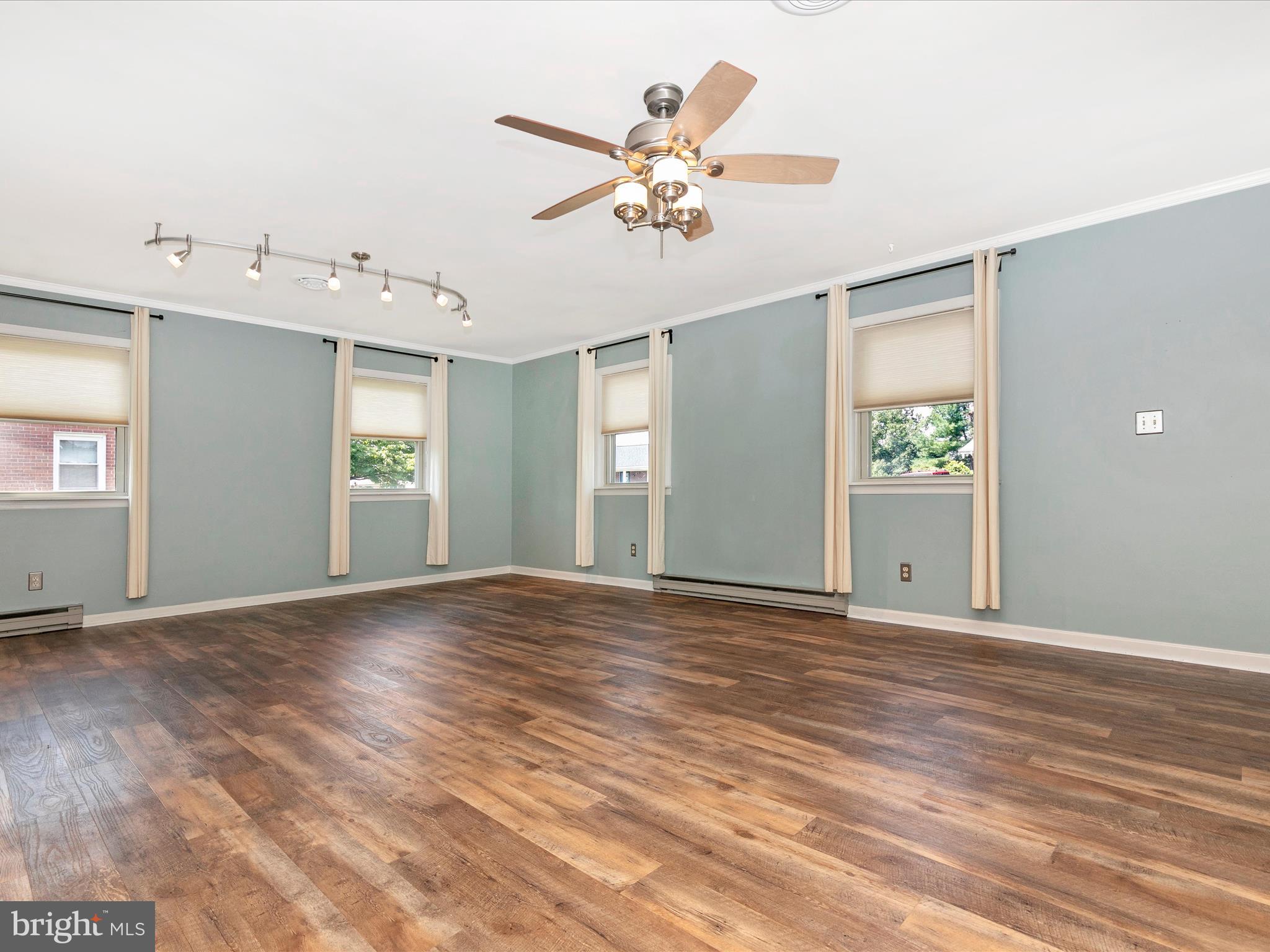 FOREST HILLS - Residential