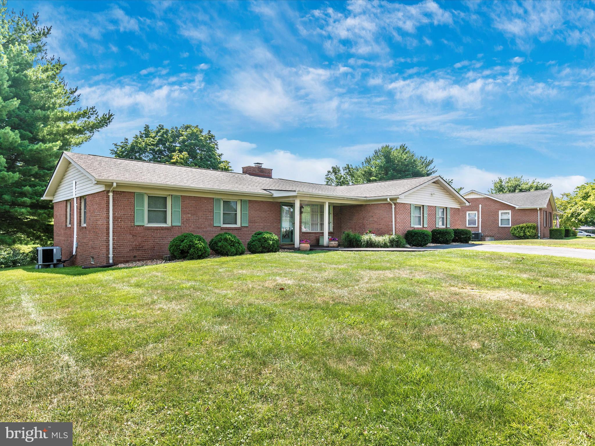 FOREST HILLS - Residential