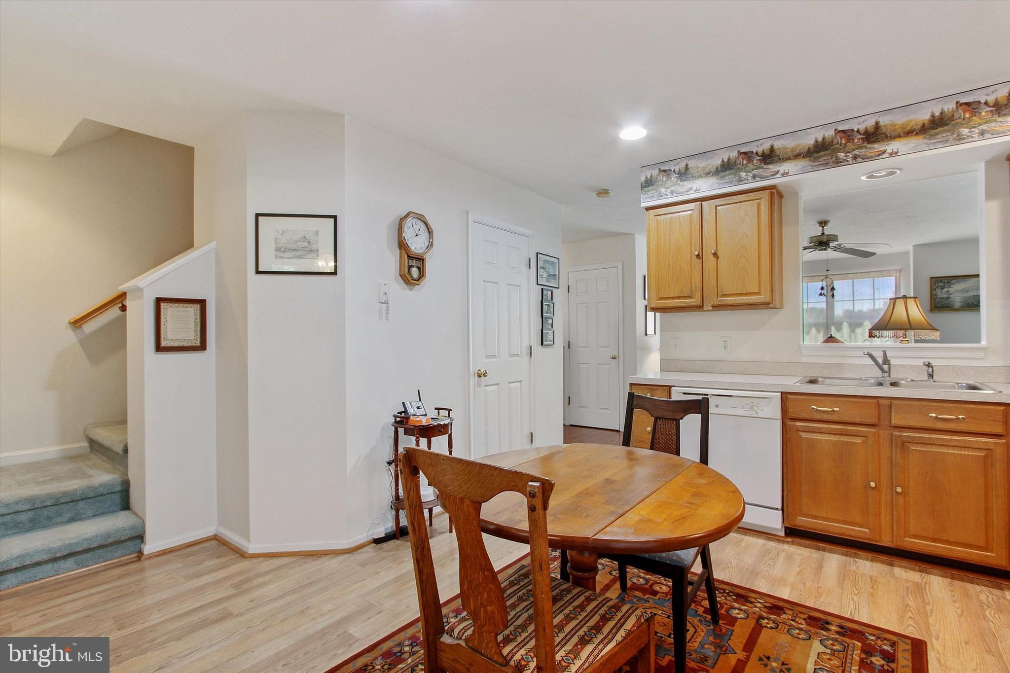 COLONIAL HILLS - Residential