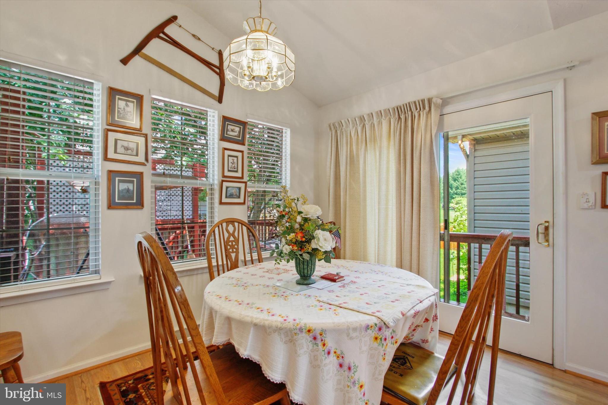 COLONIAL HILLS - Residential