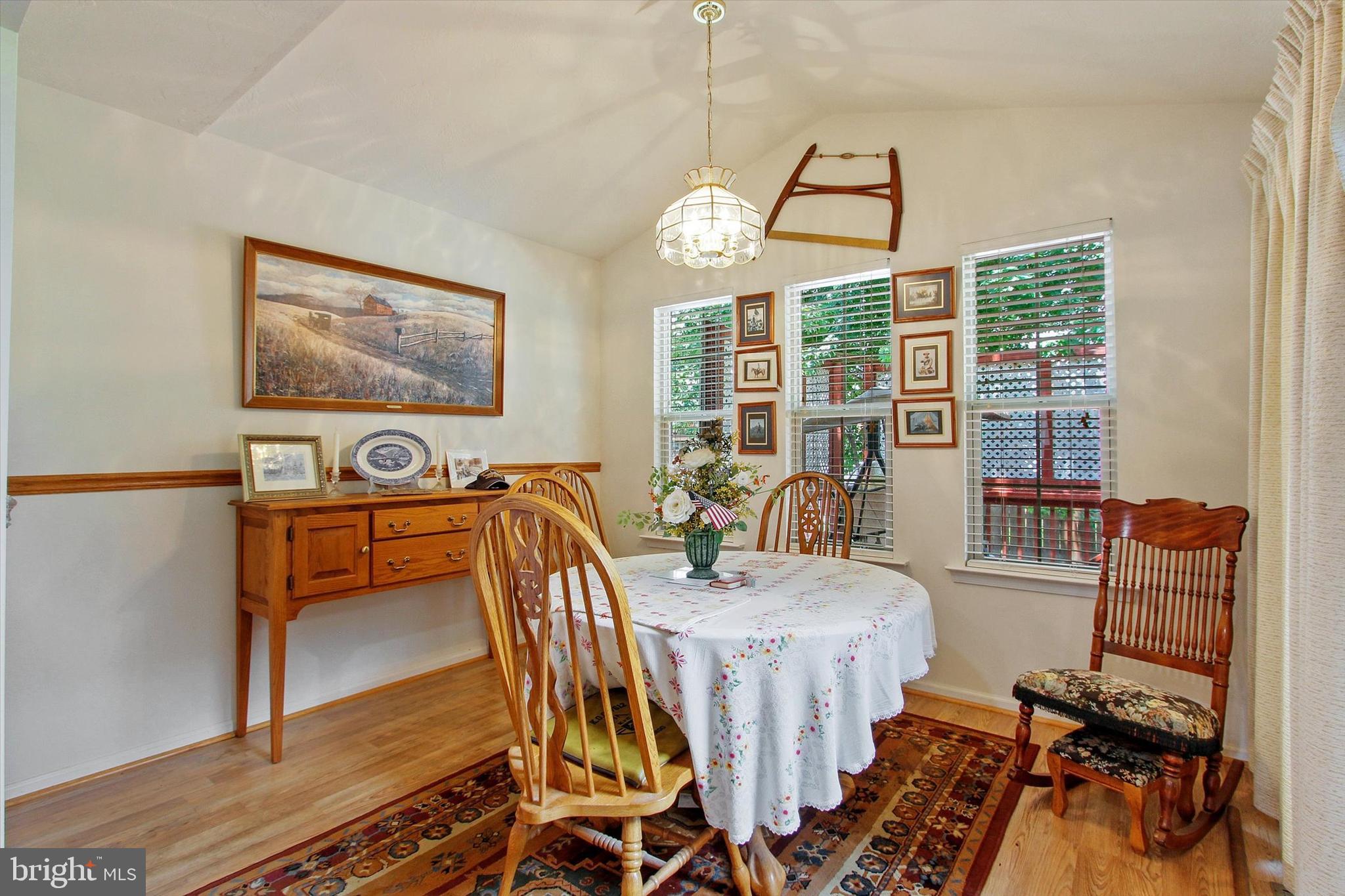 COLONIAL HILLS - Residential
