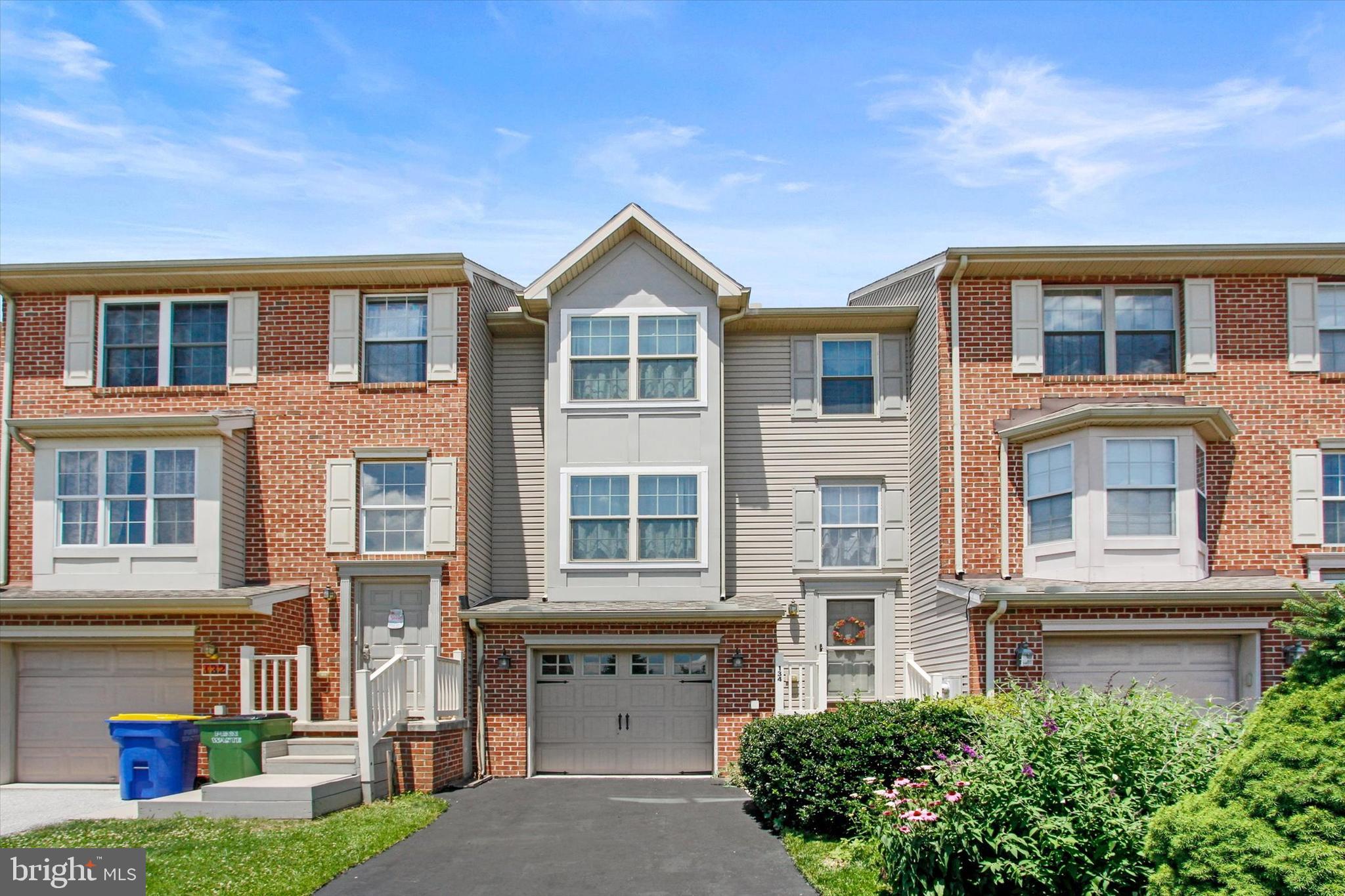 COLONIAL HILLS - Residential