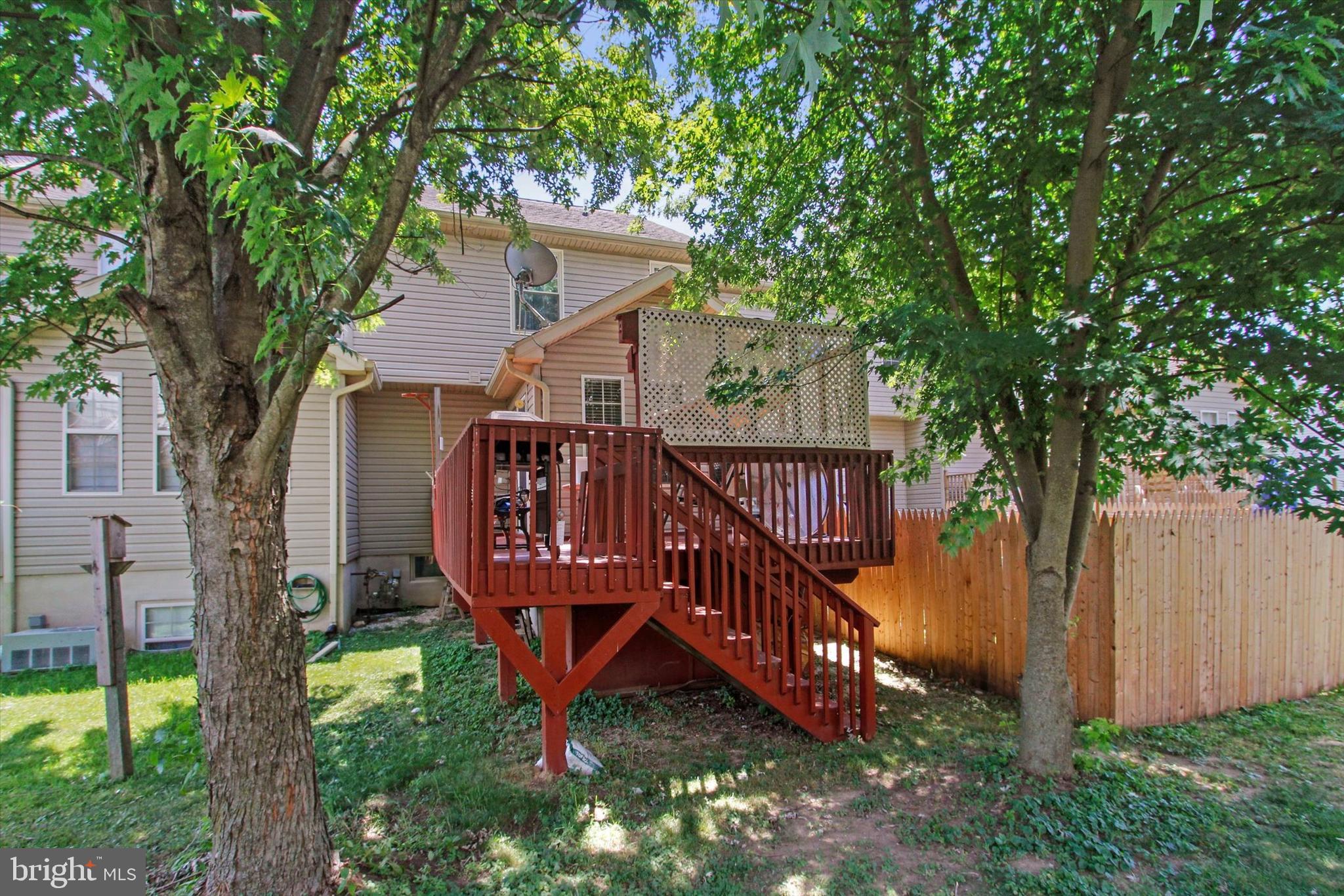 COLONIAL HILLS - Residential