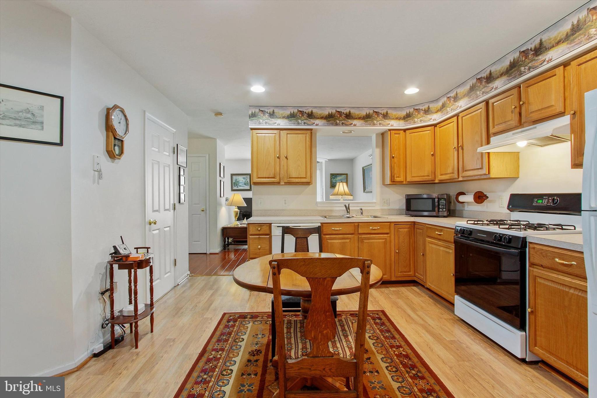 COLONIAL HILLS - Residential