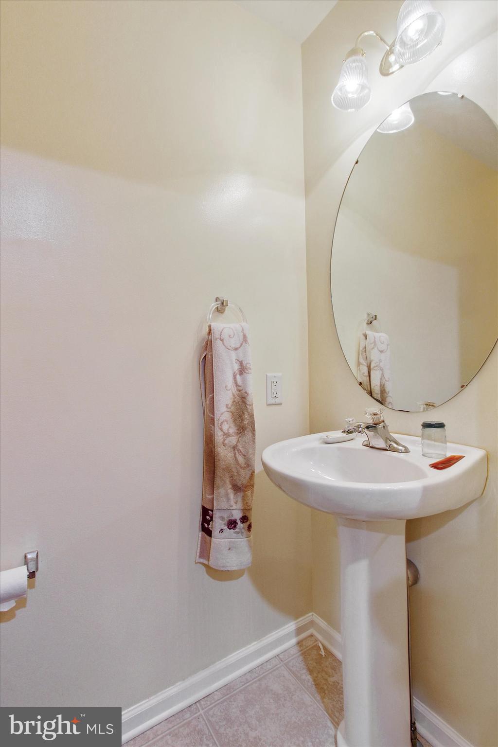 COLONIAL HILLS - Residential
