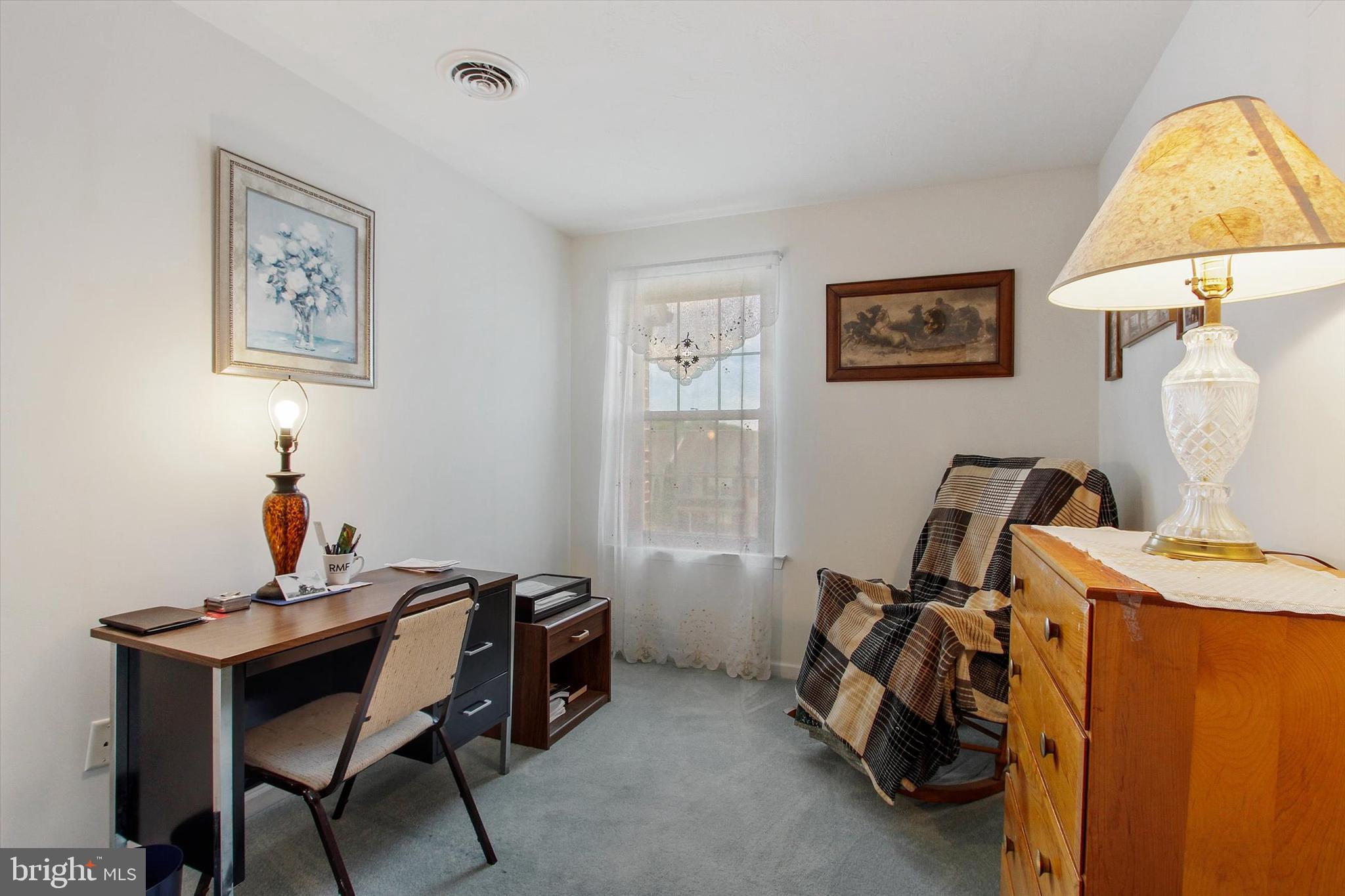 COLONIAL HILLS - Residential
