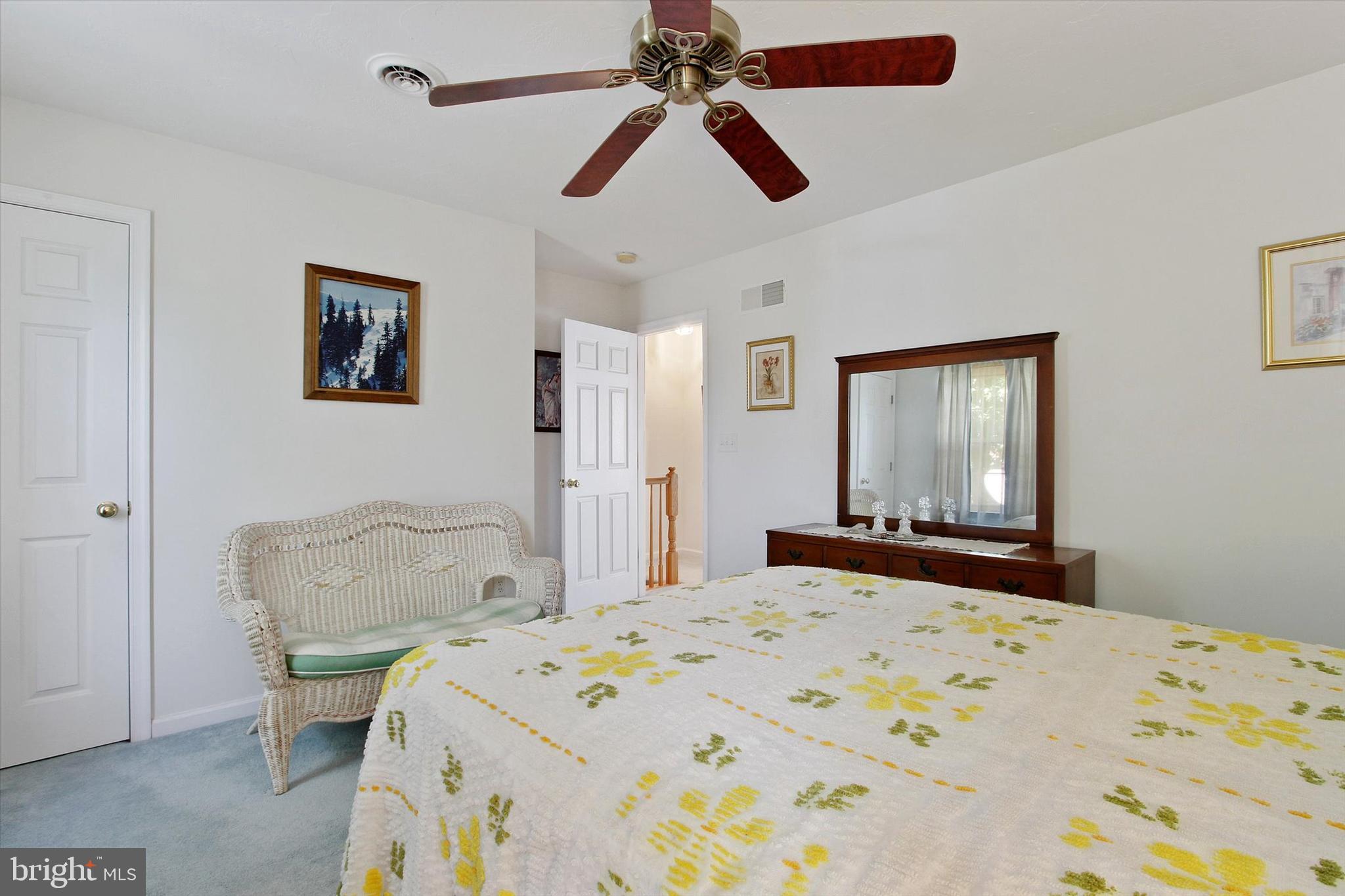 COLONIAL HILLS - Residential