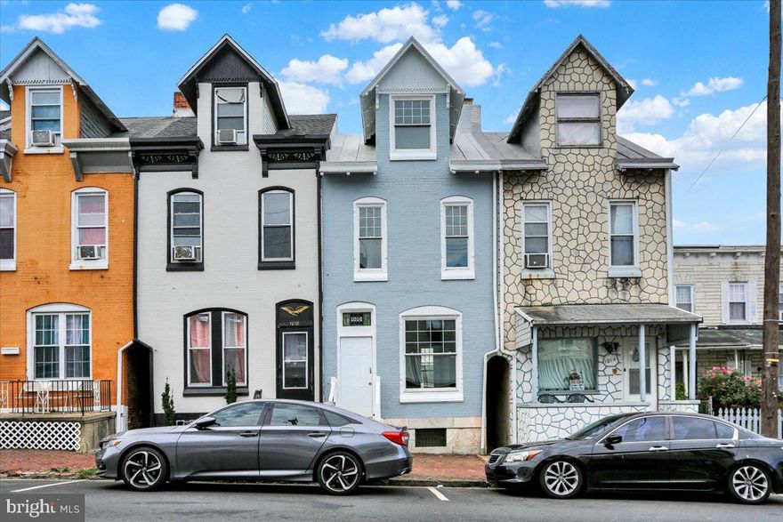 Welcome to 1016 Spring St!
This fully renovated home features 4 private bedrooms, 2 full bathrooms, and 2 parking spaces. Enjoy a beautifully remodeled kitchen and modern finishes throughout. Move-in ready and built to impress—this one won’t last long!  Schedule your Showing Today