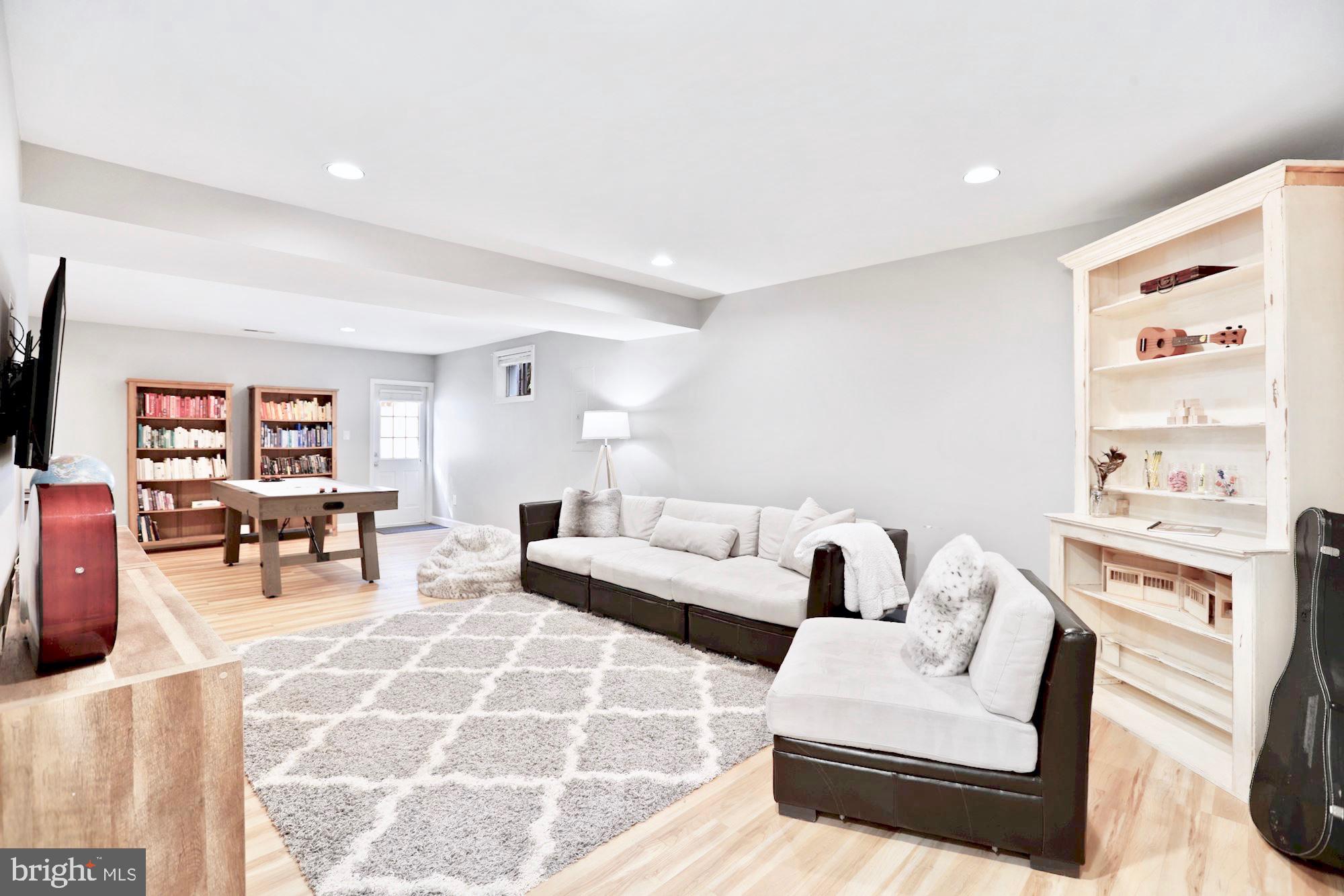 ANKER OAKS - Residential