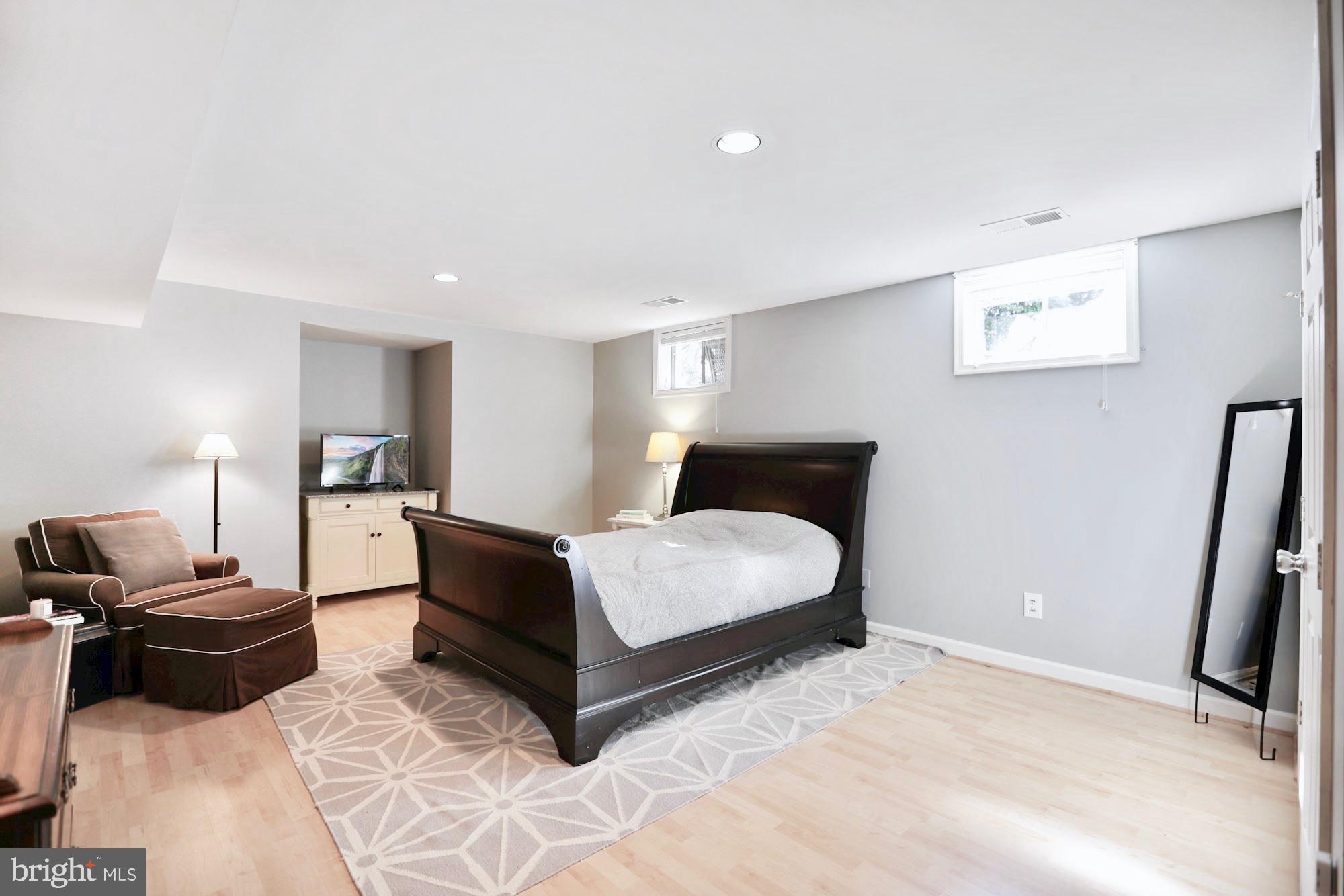 ANKER OAKS - Residential