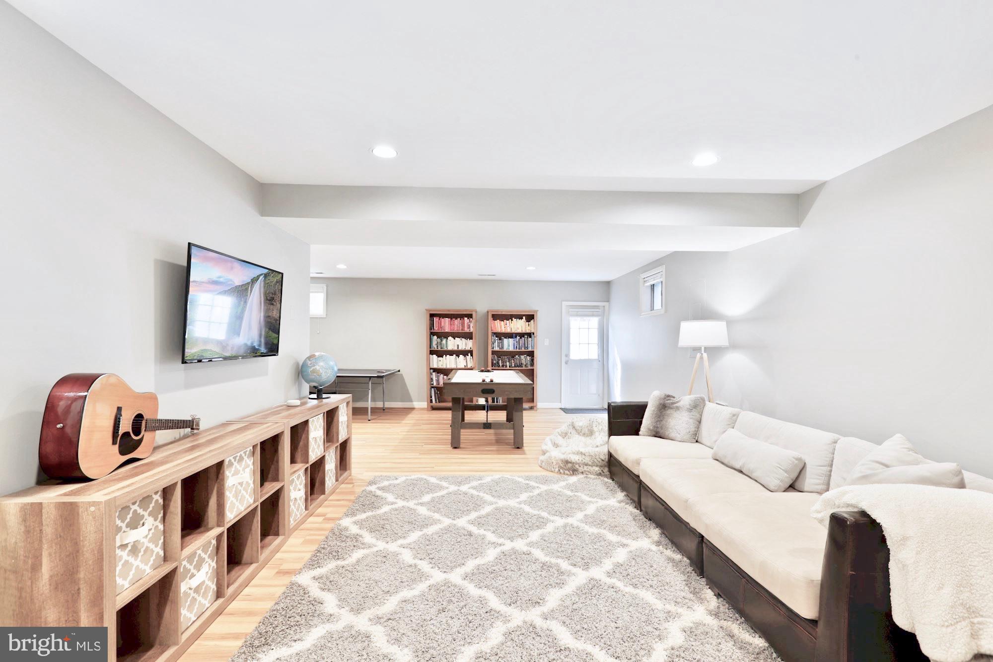 ANKER OAKS - Residential