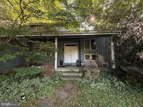 Homes For Sale - 70 Courtney Lane<br/> MEDIA, PA 19063