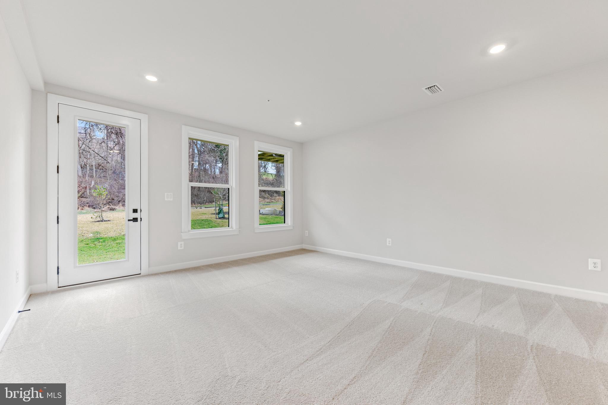 LONGVIEW RIDGE - Residential Lease