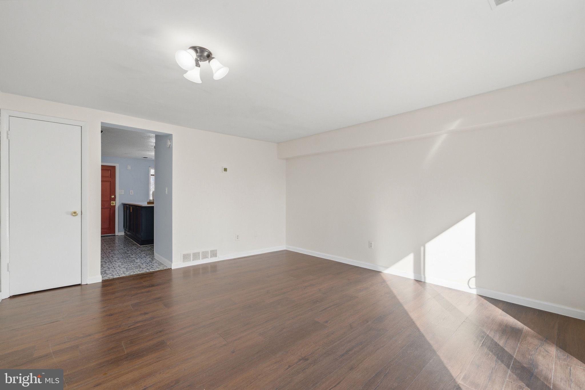 WINDMILL SQUARE - Residential