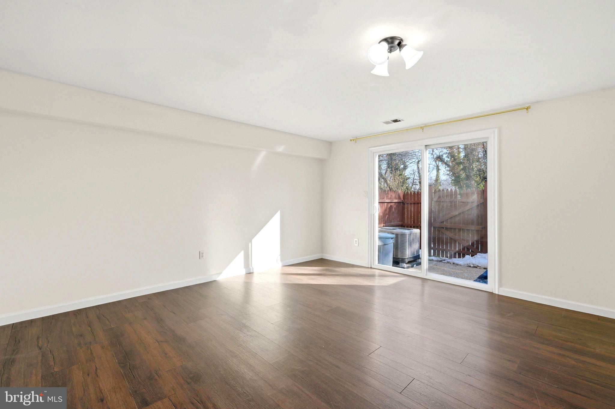 WINDMILL SQUARE - Residential