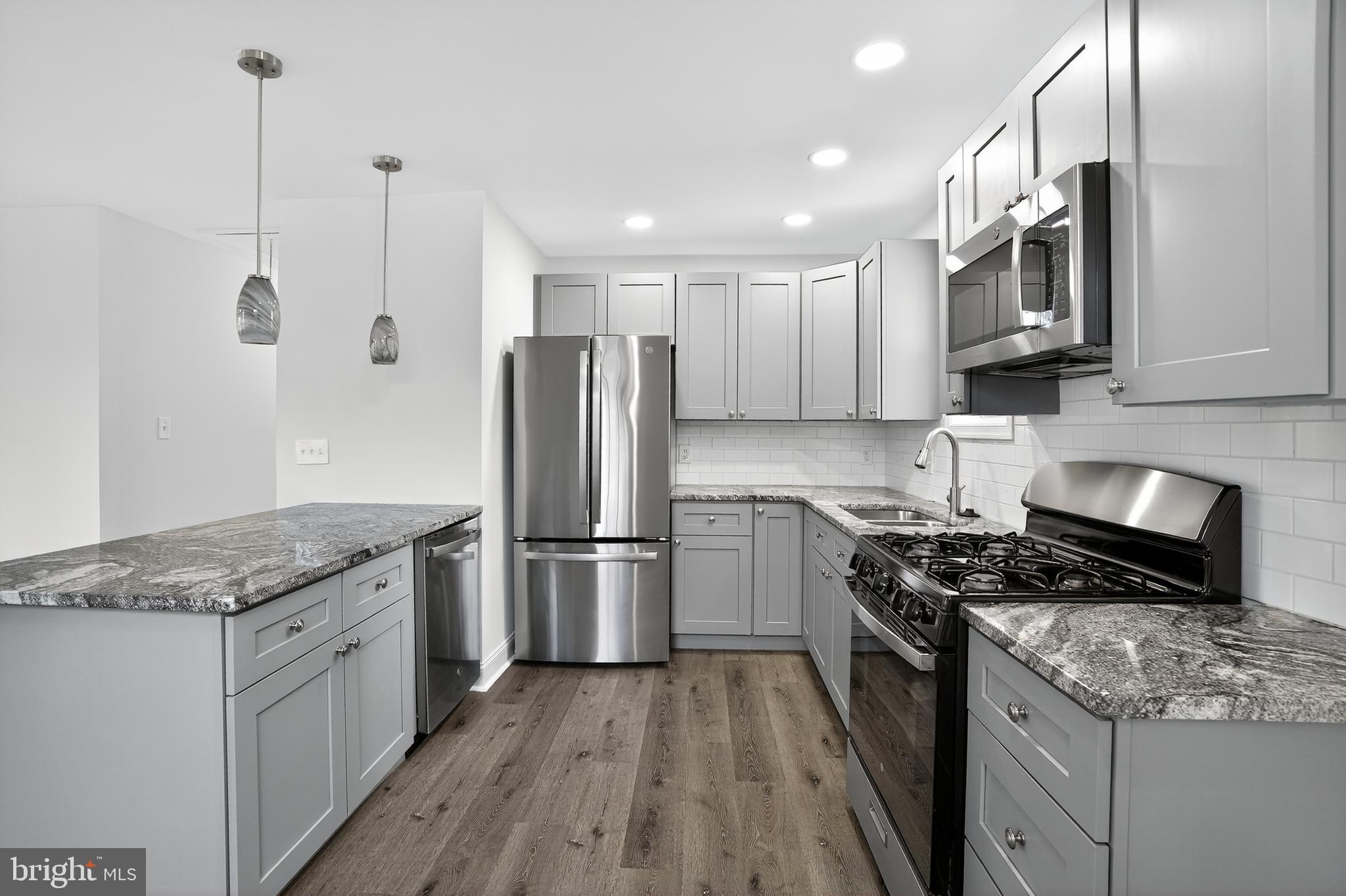 CASTLE HILLS - Residential