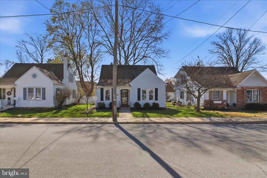 Photo of 327 Dover Street, MANHEIM, PA 17545 (MLS # PALA2085640)