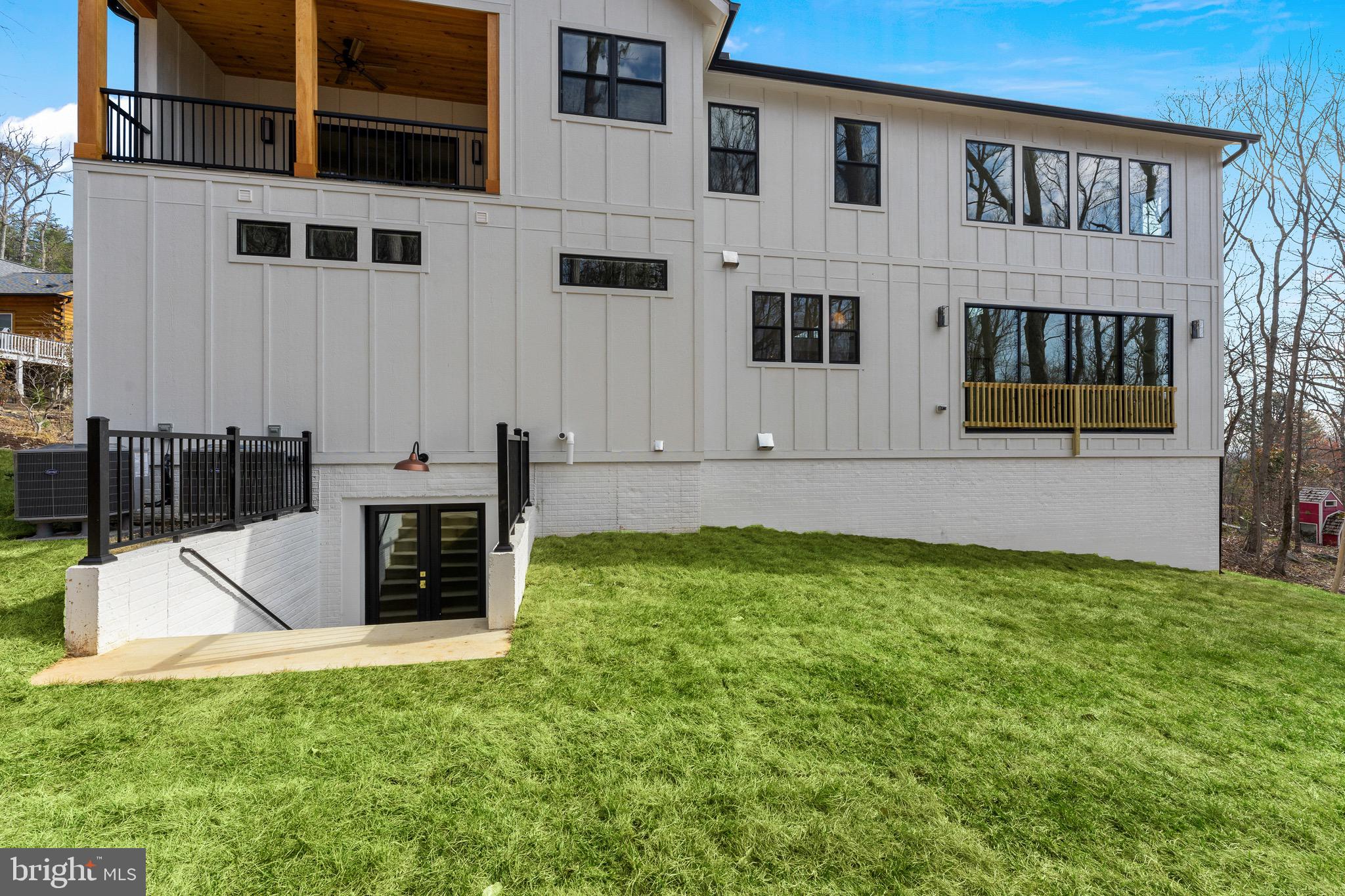 BULL RUN MOUNTAIN ESTATE - Residential