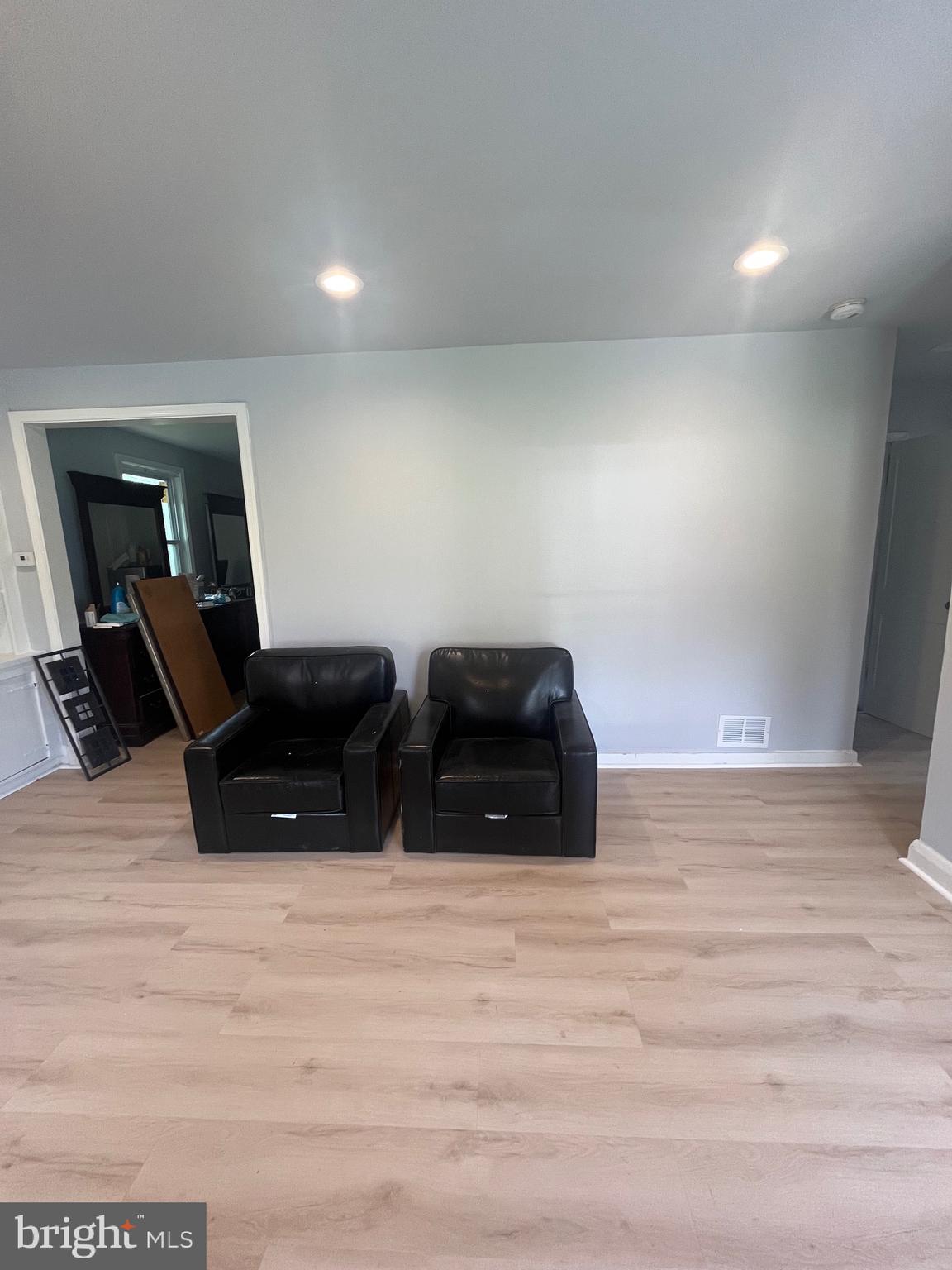 3805 ARBUTUS
