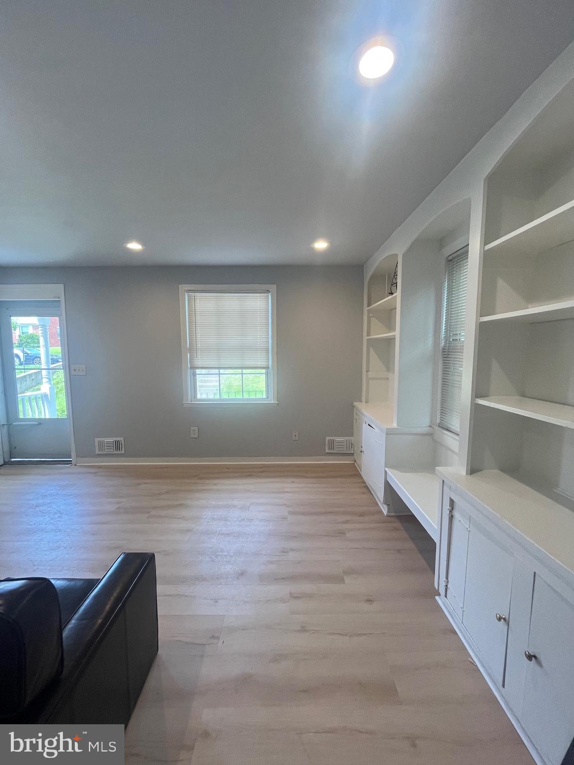 3805 ARBUTUS