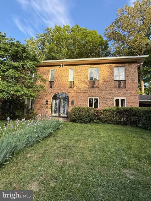 Photo of 1502 Highwood Drive, MCLEAN, VA 22101 (MLS # VAFX2313166)