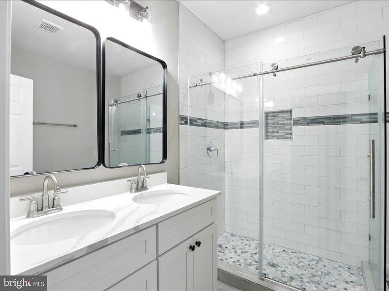 OAKCREST - Residential