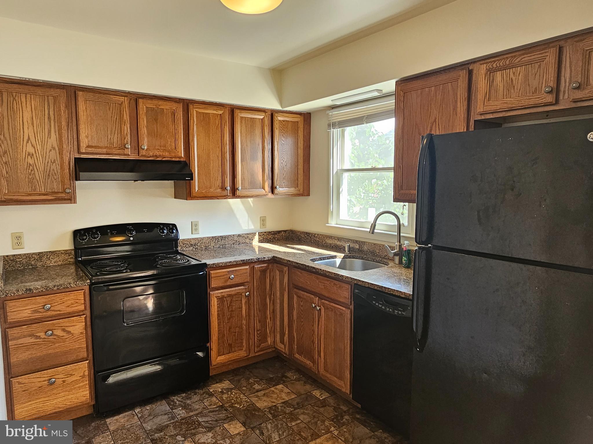 COLLEGE HALL GROVE - Residential Lease