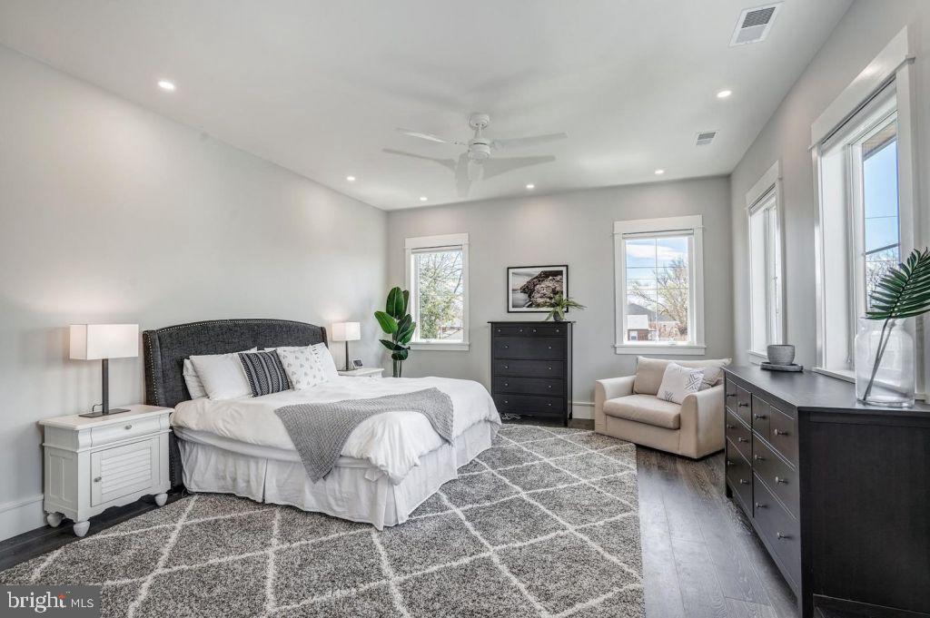 BERKSHIRE OAKWOOD - Residential