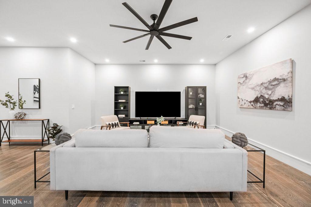 BERKSHIRE OAKWOOD - Residential