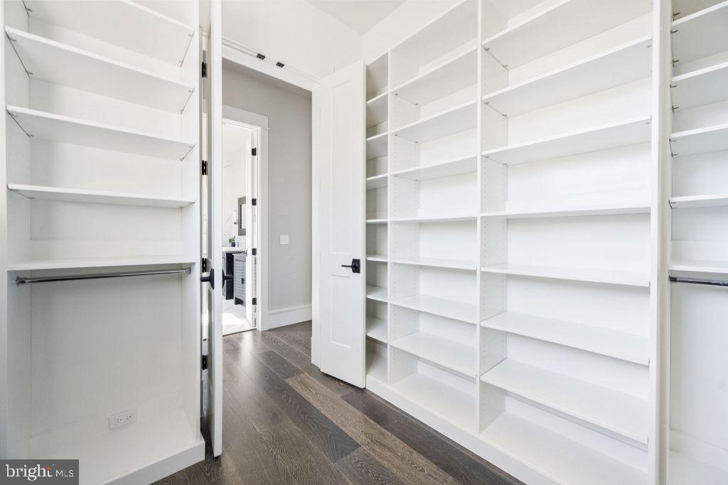 BERKSHIRE OAKWOOD - Residential