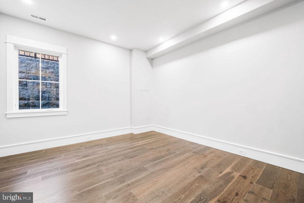 BERKSHIRE OAKWOOD - Residential