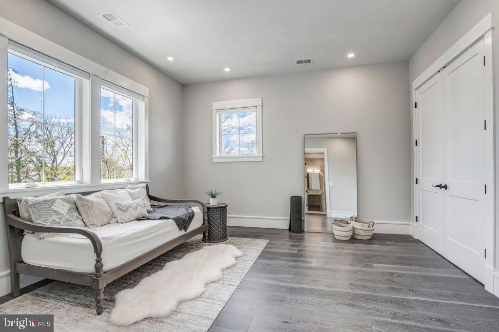 BERKSHIRE OAKWOOD - Residential