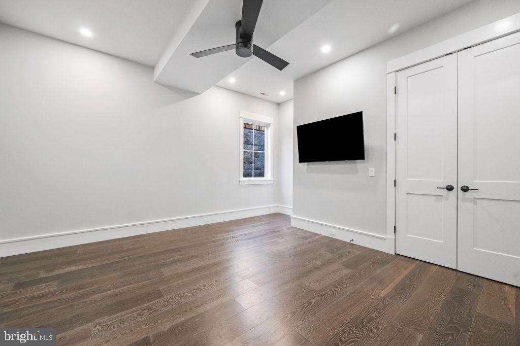 BERKSHIRE OAKWOOD - Residential