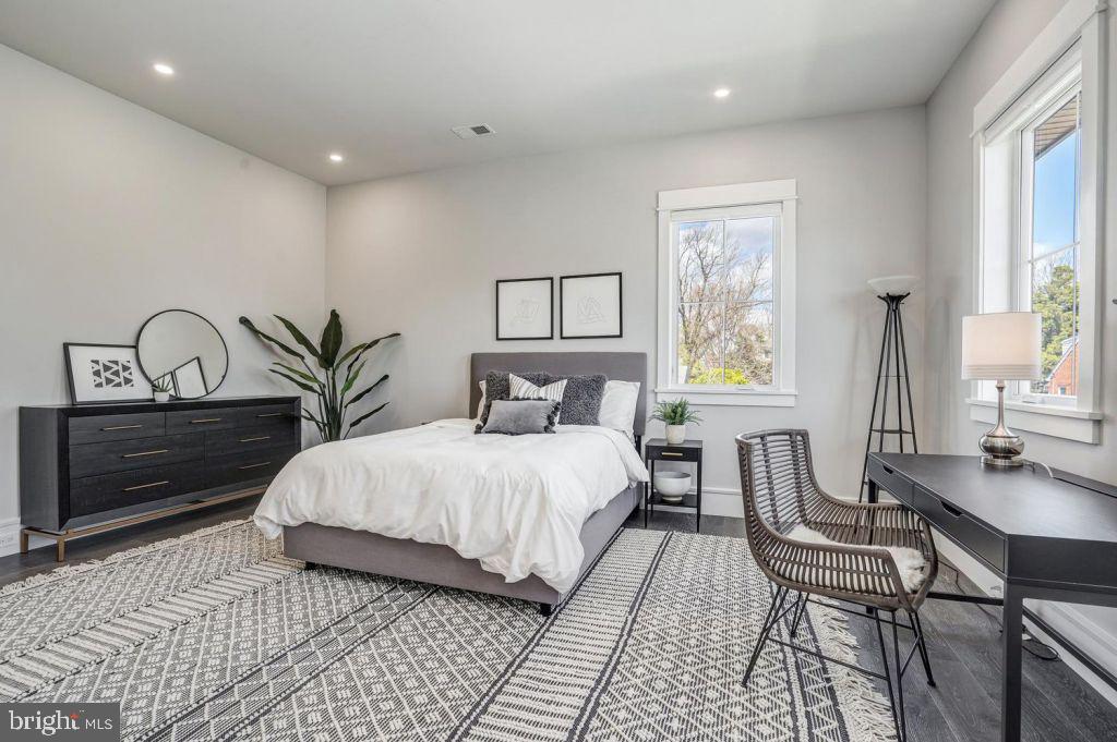 BERKSHIRE OAKWOOD - Residential