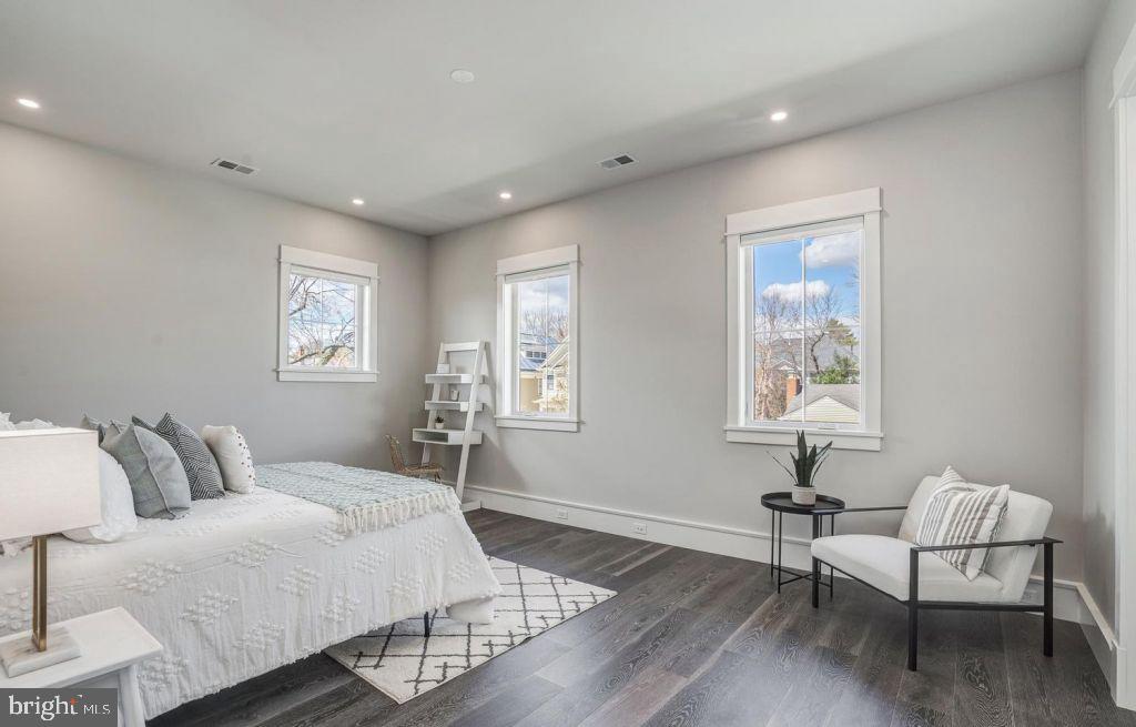 BERKSHIRE OAKWOOD - Residential