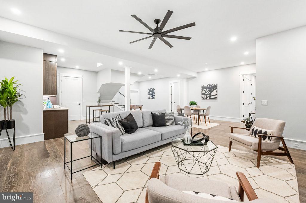 BERKSHIRE OAKWOOD - Residential