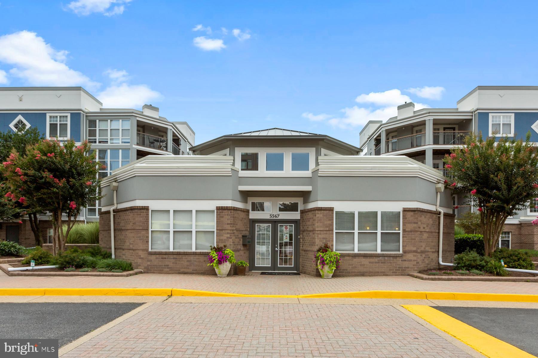 SAVOY PARK CONDOMINIUMS - Residential