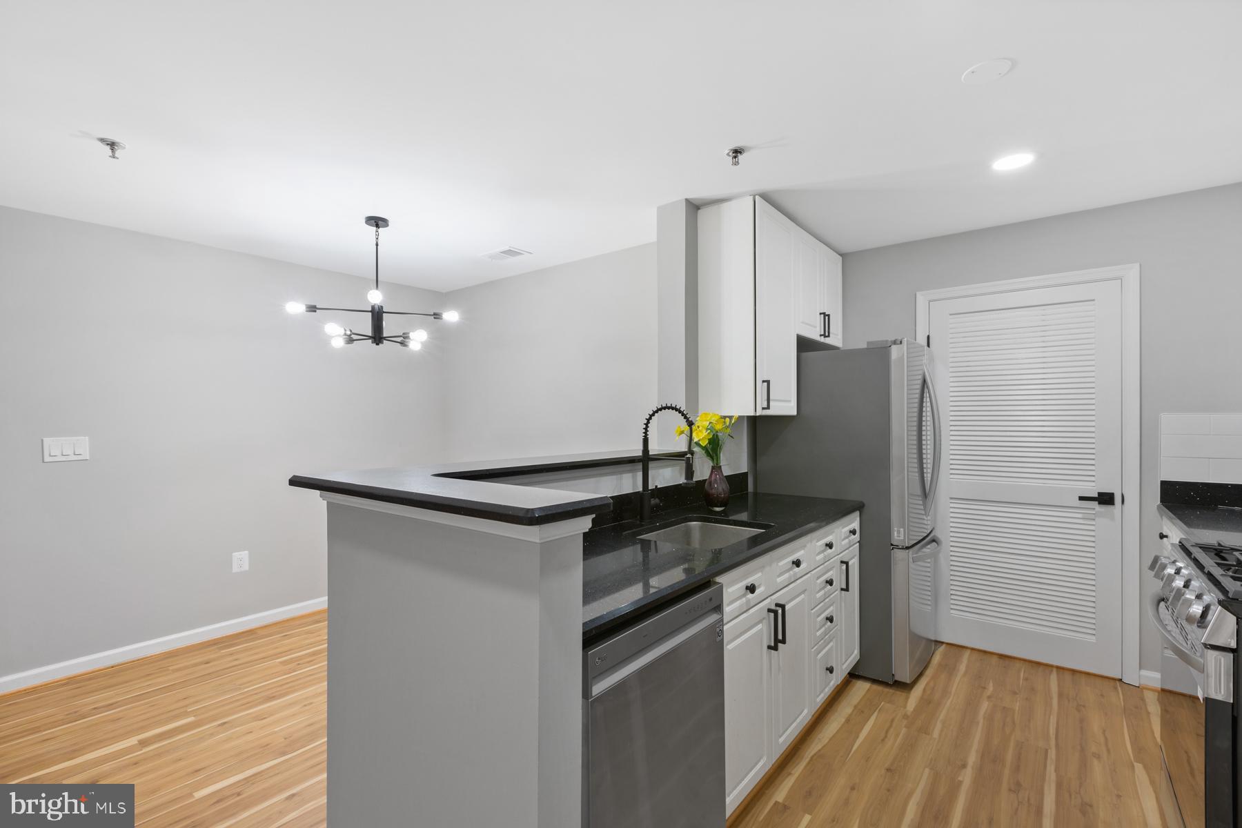 SAVOY PARK CONDOMINIUMS - Residential