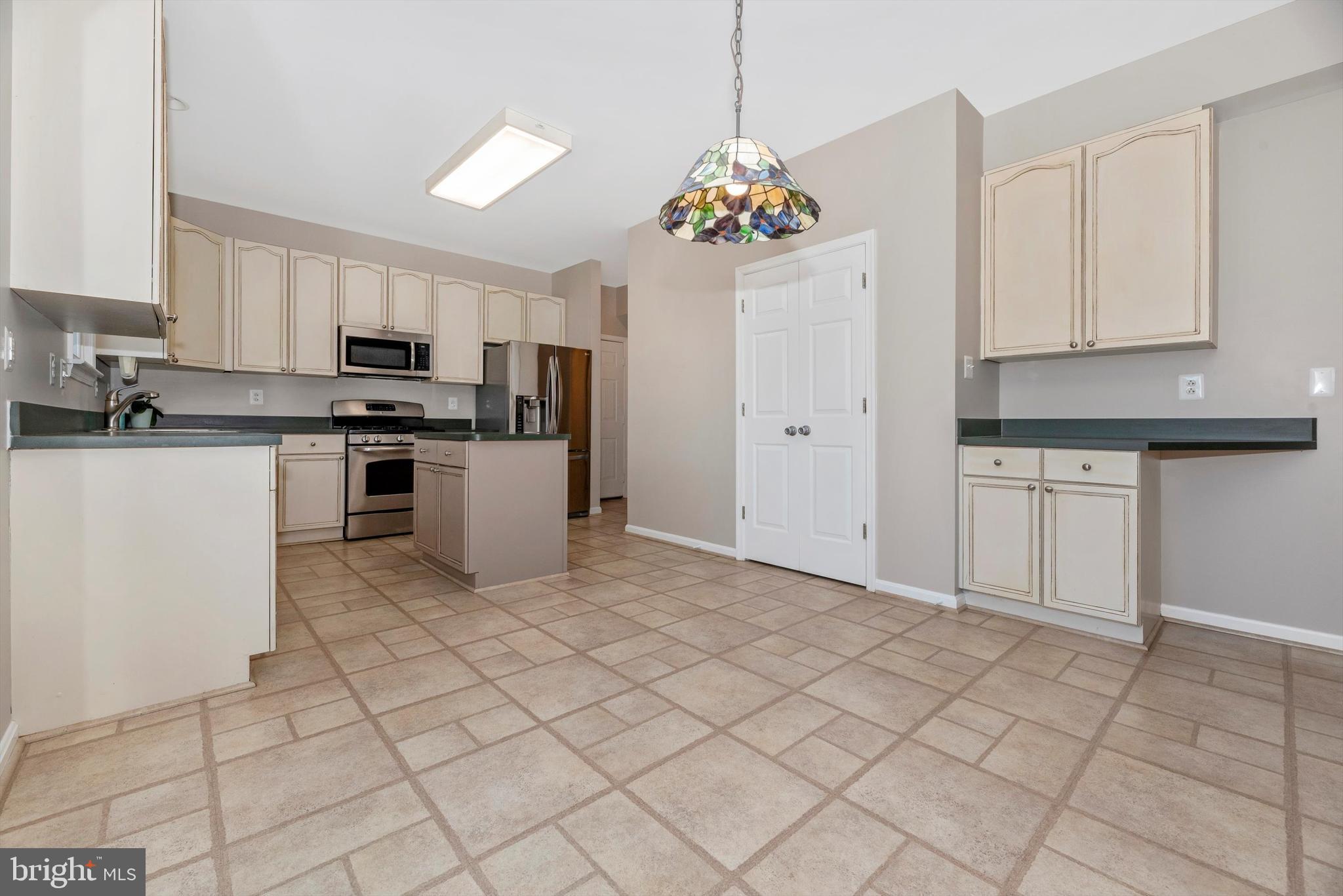 EDGEWOOD - Residential