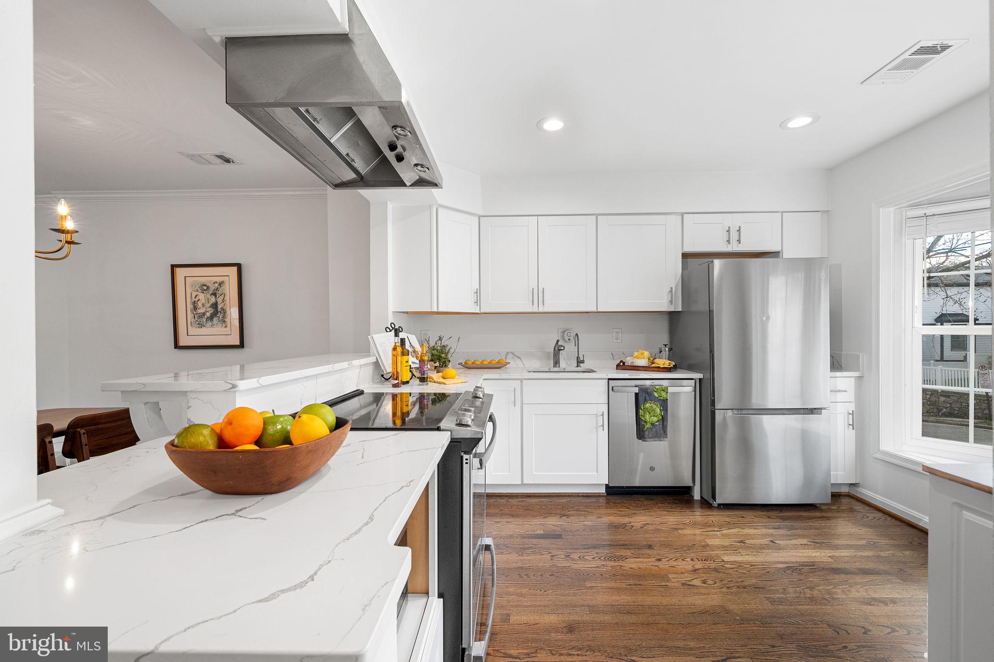 2520 FAIRFAX DRIVE 4DIII