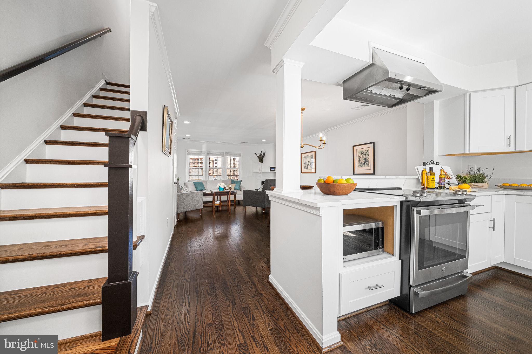 2520 FAIRFAX DRIVE 4DIII